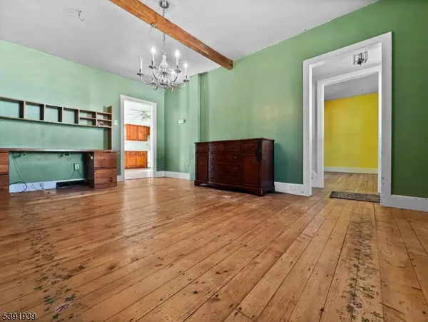 54 Front St, Belvidere Twp., NJ 07823