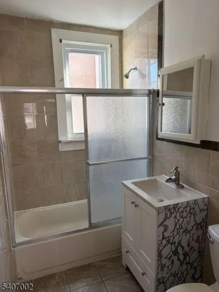 3 Mass Ct, Passaic City, NJ 07055