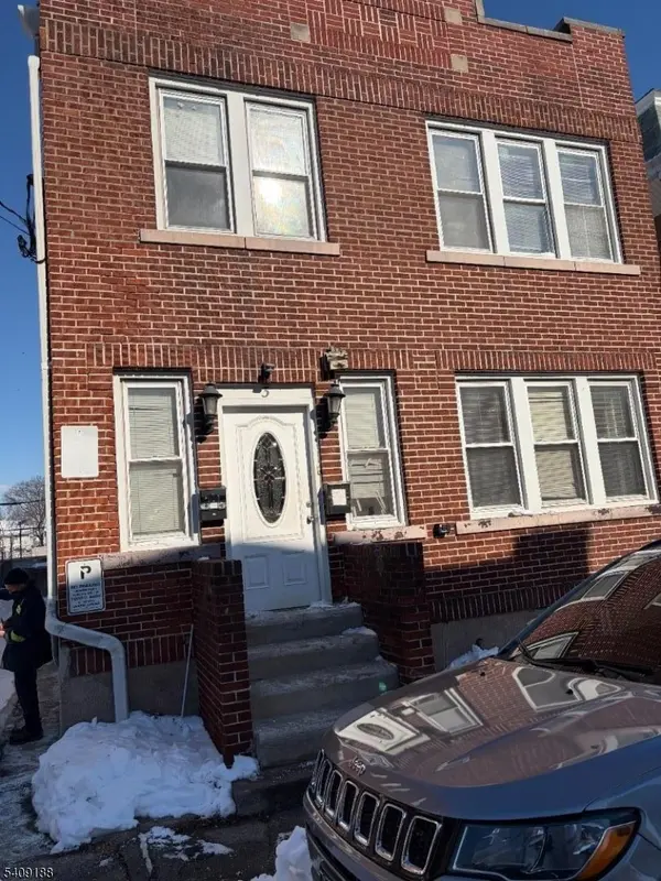 3 Mass Ct #2R, Passaic City, NJ 07055