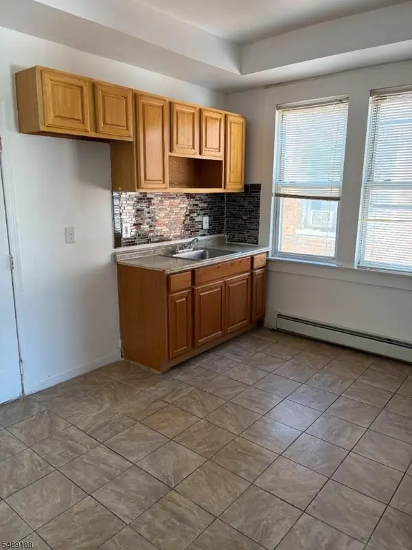 3 Mass Ct #2R, Passaic City, NJ 07055