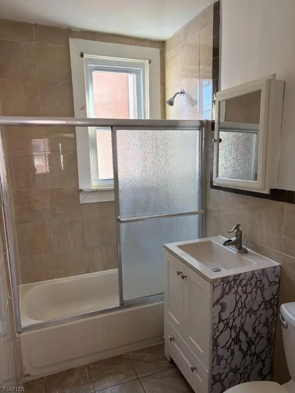 3 Mass Ct #2R, Passaic City, NJ 07055