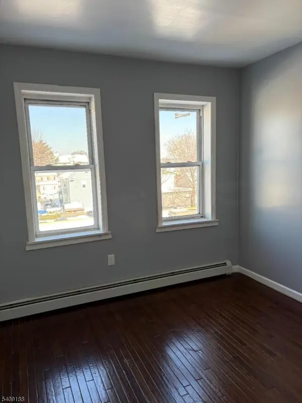 3 Mass Ct #2R, Passaic City, NJ 07055