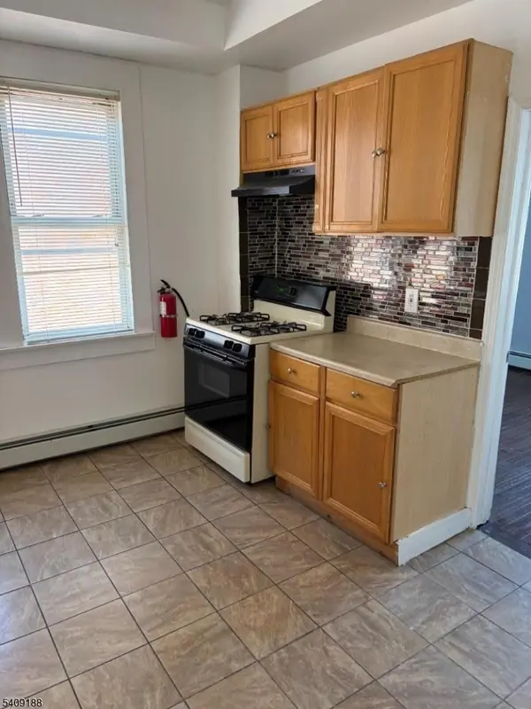 3 Mass Ct #2R, Passaic City, NJ 07055