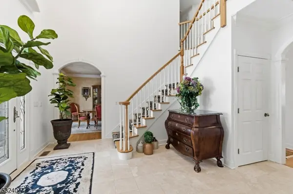 4 Deer Trail Rd, Kinnelon Boro, NJ 07405