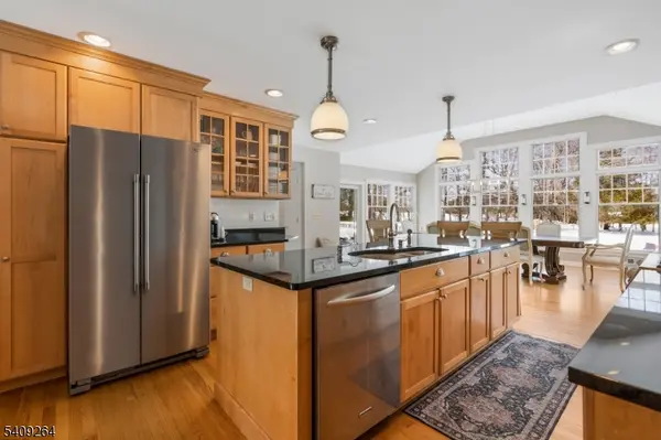 305 Raymond Ct, Bridgewater Twp., NJ 08807