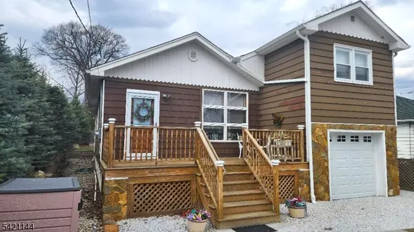 106 Maxim Dr, Hopatcong Boro, NJ 07843