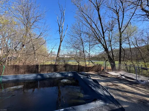 415 N 16Th St, Kenilworth Boro, NJ 07033