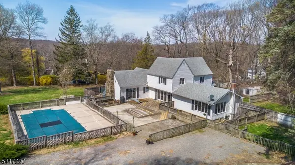 8 Stonehedge Ln, Byram Twp., NJ 07821