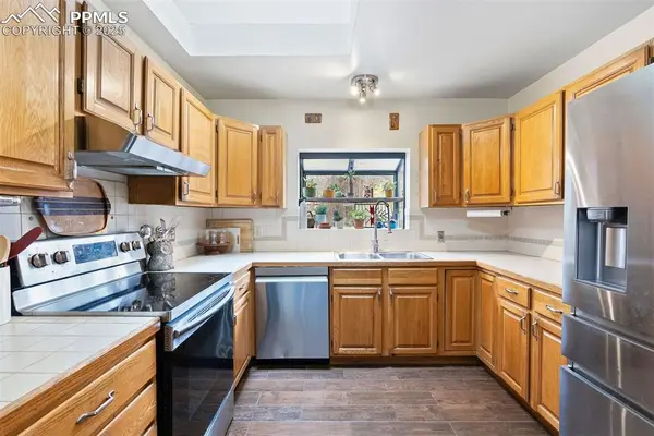 1515 W Cheyenne RD, Colorado Springs, CO 80906