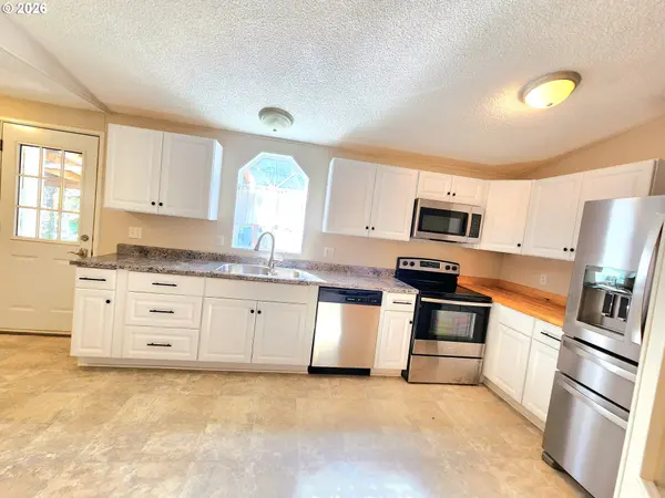 874 S MAIN ST, Canyonville, OR 97417