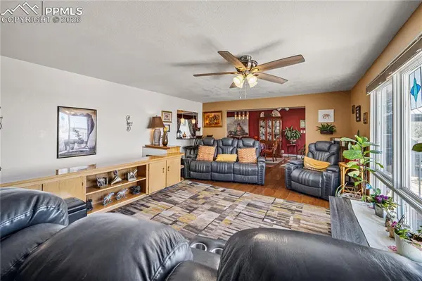 4011 Valley DR, Pueblo, CO 81008