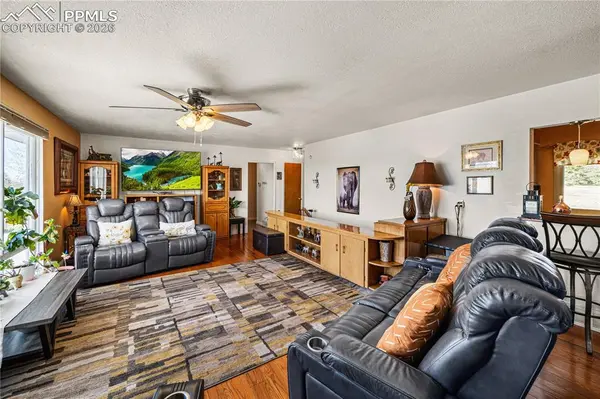 4011 Valley DR, Pueblo, CO 81008