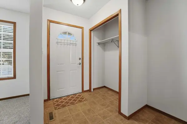 2 Davis Close, Red Deer, AB T4R 2L4