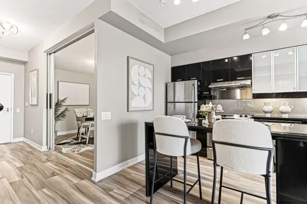 19 Singer CT #Th2, Toronto C15, ON M2K 0B2