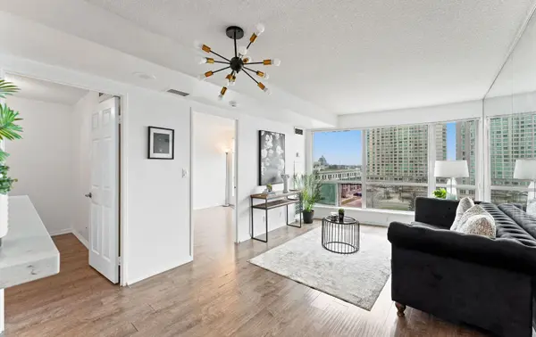 8 Lee Centre DR #705, Toronto E09, ON M1H 3H8