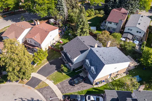 6 Wheaton GRV, Toronto E08, ON M1J 3L5