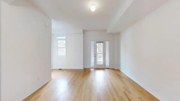 2540 William Jackson DR #303, Pickering, ON L1X 0E4