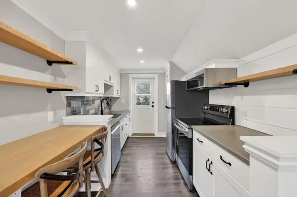 90 Church ST #Upper Unit, Bradford West Gwillimbury, ON L3Z 1P9