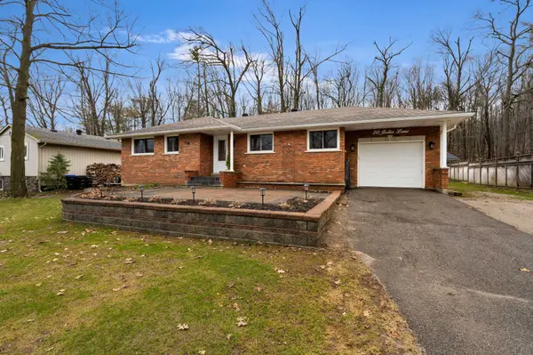 30 Jodies LN, Springwater, ON L0L 1X1