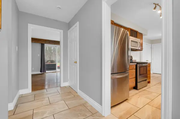 30 Jodies LN, Springwater, ON L0L 1X1