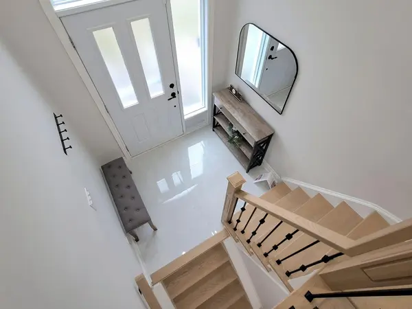 281 Ferndale DR S, Barrie, ON L4N 8K1