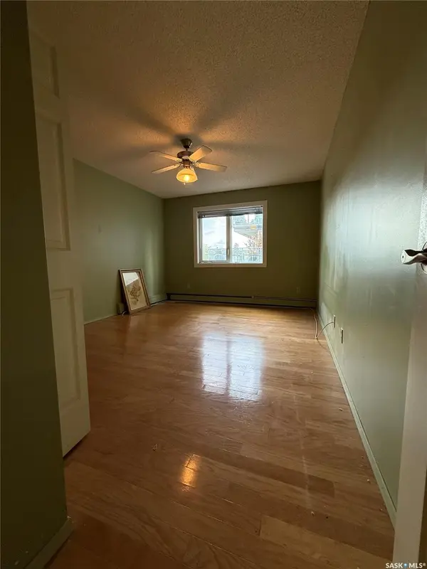 1867 15th AVENUE #303, Regina, SK S4P 4J4