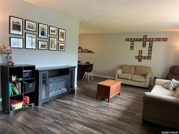 206 3rd AVENUE, Caronport, SK S0H 0S0