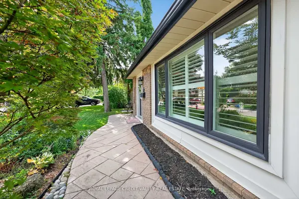 24 Willis DR, Brampton, ON L6W 1A9