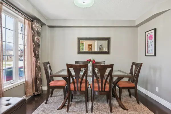 2244 Stokes LN, Burlington, ON L7L 7P5