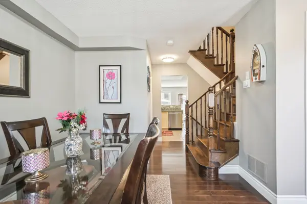 2244 Stokes LN, Burlington, ON L7L 7P5