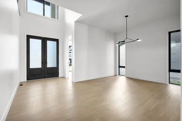 7132 SILVER CREEK CIR, London South, ON N6P 0G9