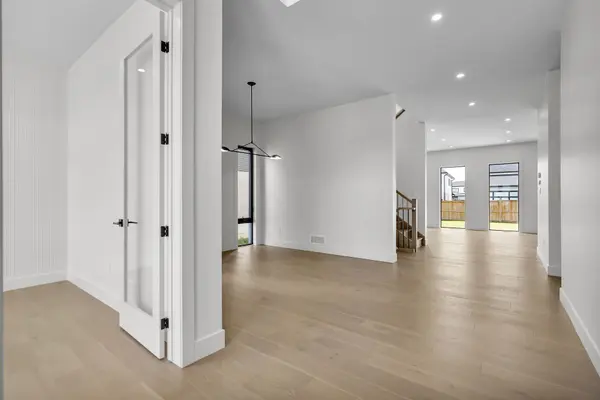 7132 SILVER CREEK CIR, London South, ON N6P 0G9