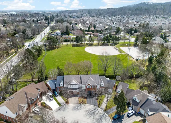 25 WALKER CT, Grimsby, ON L3M 5J5