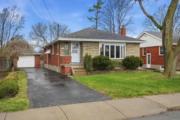 62 Grenadier DR, Hamilton, ON L8T 4E3