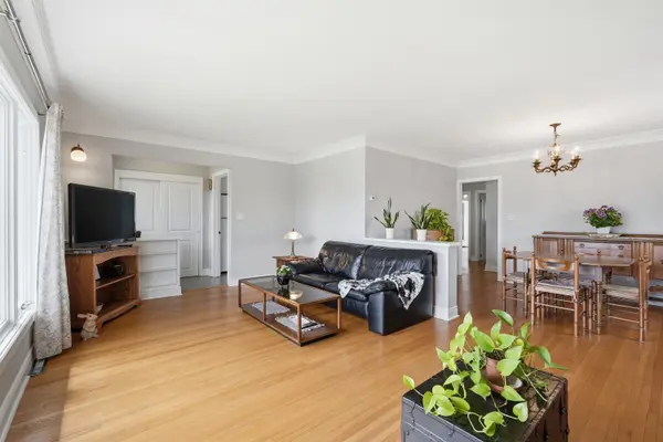 62 Grenadier DR, Hamilton, ON L8T 4E3