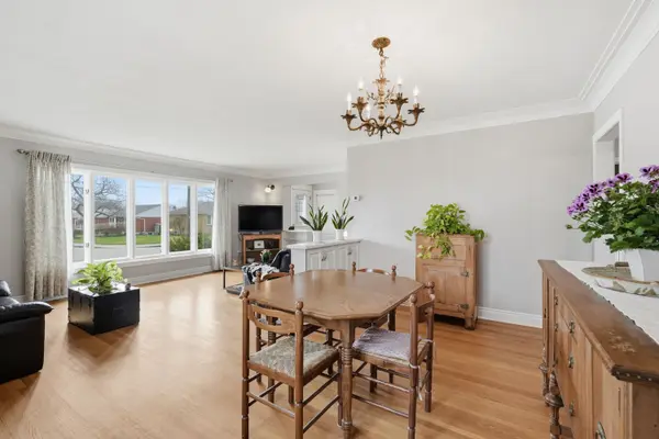 62 Grenadier DR, Hamilton, ON L8T 4E3