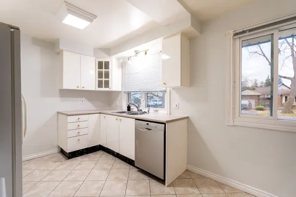 1 Cherrylane DR N, St. Catharines, ON L2M 2H7