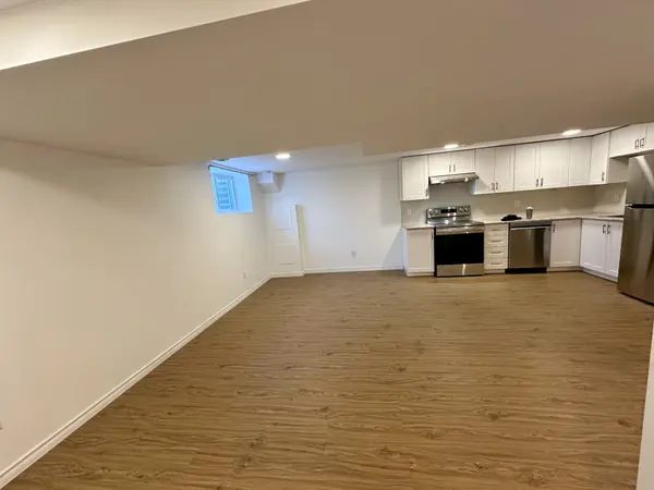 300 Dalehurst DR #B, Tanglewood - Grenfell Glen - Pineglen, ON K2G 4E4