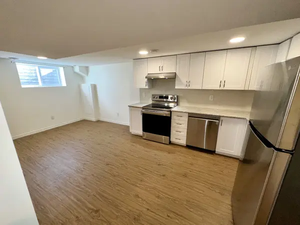 300 Dalehurst DR #B, Tanglewood - Grenfell Glen - Pineglen, ON K2G 4E4