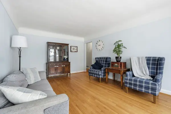 940 Brucedale AVE E, Hamilton, ON L8T 1L9