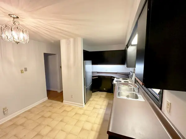 940 Brucedale AVE E, Hamilton, ON L8T 1L9