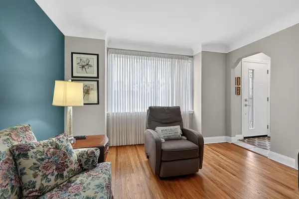 56 West 1st ST, Hamilton, ON L9C 3C1