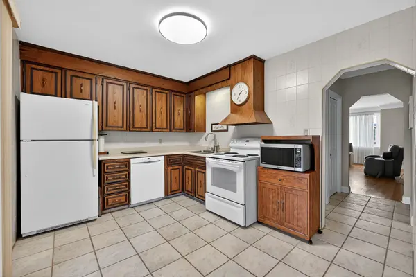 56 West 1st ST, Hamilton, ON L9C 3C1