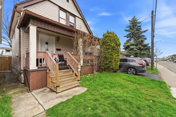 99 ROBINS AVE, Hamilton, ON L8H 4N5