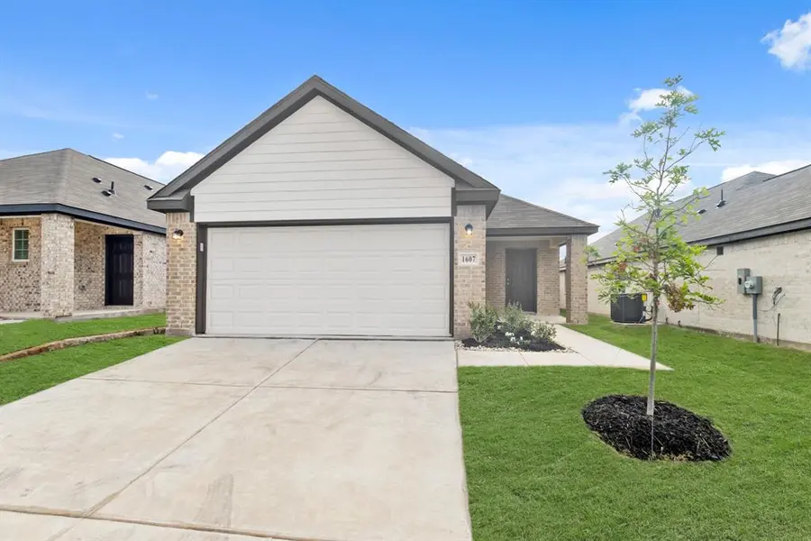 1607 Romans Road, Ennis, TX 75119