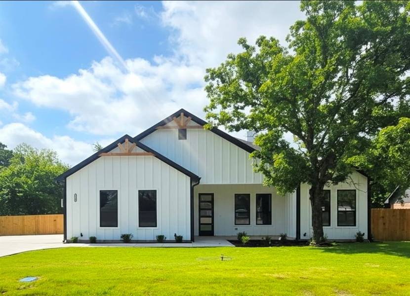 1106 East Sixth Street, Springtown, TX 76082