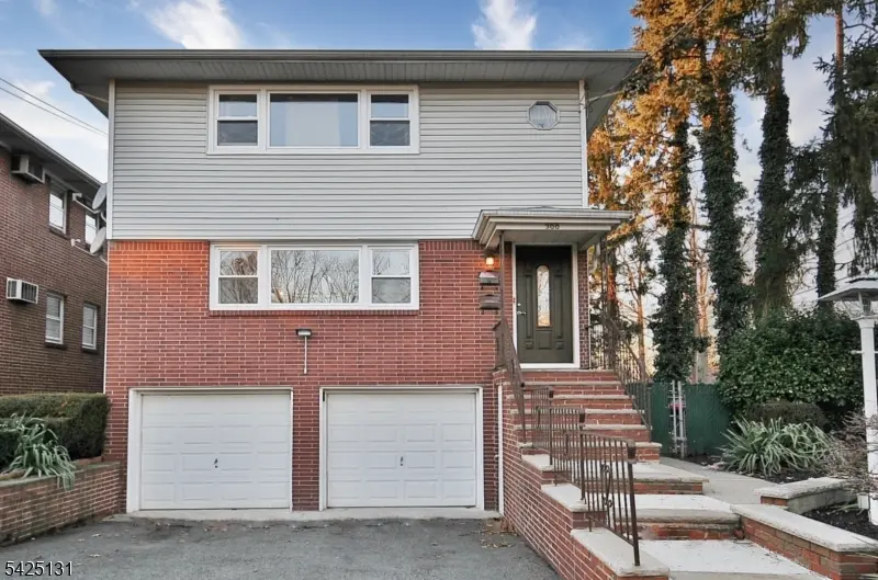 300 Kennedy Dr, Linden City, NJ 07036