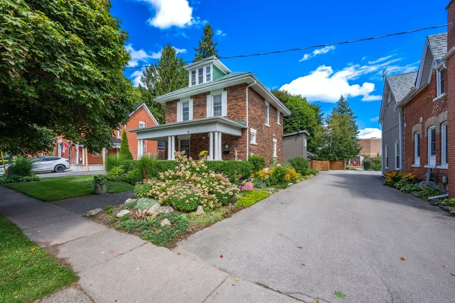 17 Park AVE, Halton Hills, ON L7J 1Y3