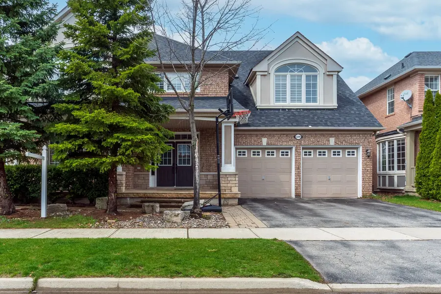 2299 Glazebrook CIR, Oakville, ON L6M 5B5