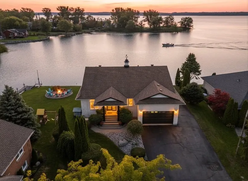 7 Rogers RD, Brighton, ON K0K 1H0